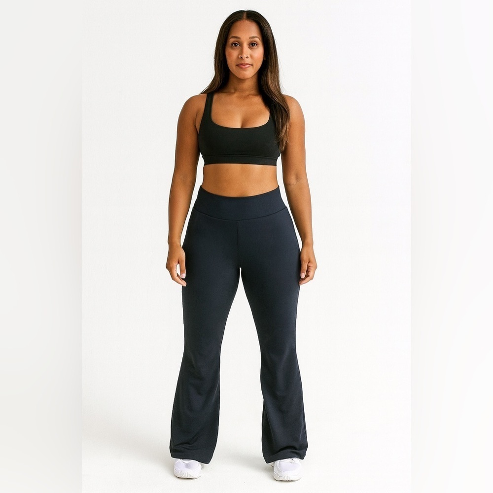 SHEIN Black Flared Trousers with Stretch Fabric